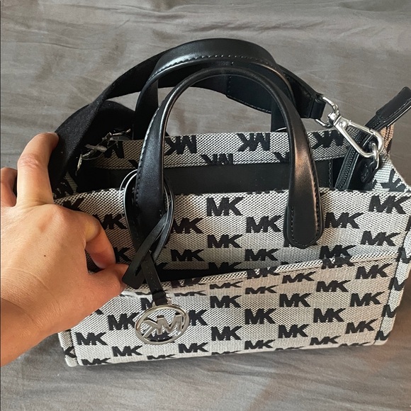 Michael Kors Black and Grey GiGi Small Messenger Bag - Picture 5 of 8